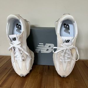 BRAND NEW! Women’s New Balance 327 Sneaker, size 8.5